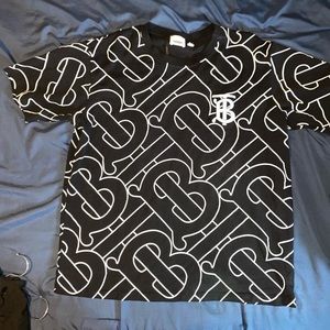 Burberry t shirt